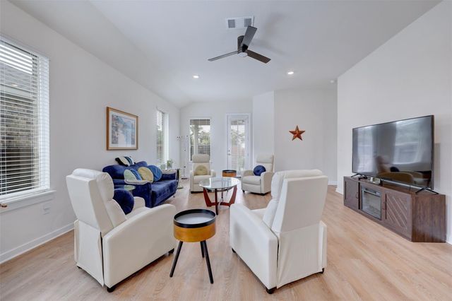 2041 Centerline LN, Georgetown, TX 78628