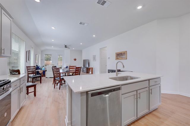2041 Centerline LN, Georgetown, TX 78628