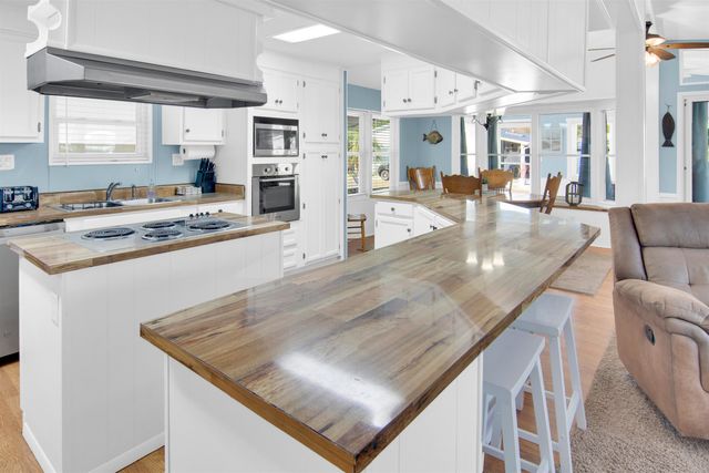 469 Sandpebble Dr., Surfside Beach, SC 29575