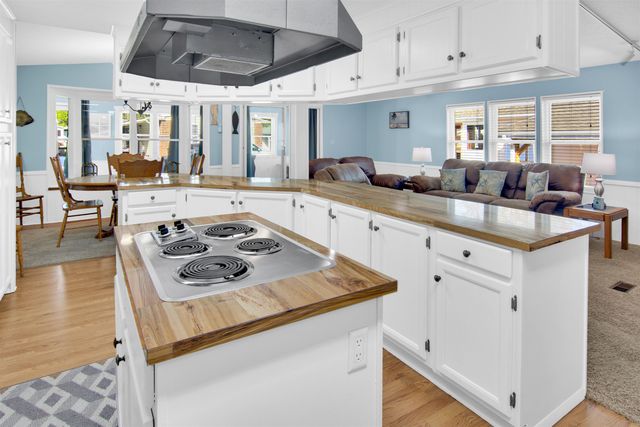 469 Sandpebble Dr., Surfside Beach, SC 29575