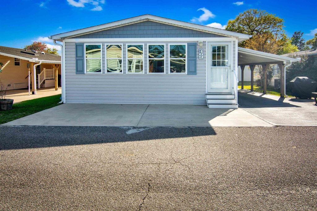 469 Sandpebble Dr., Surfside Beach, SC 29575