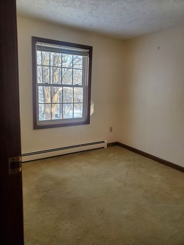 170 Woodland Cir, Tiverton, RI 02878