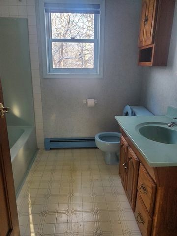 170 Woodland Cir, Tiverton, RI 02878
