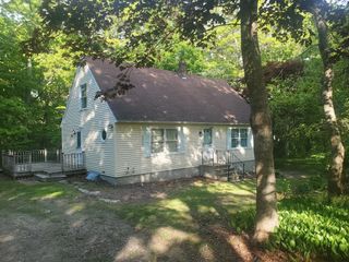 170 Woodland Cir, Tiverton, RI 02878