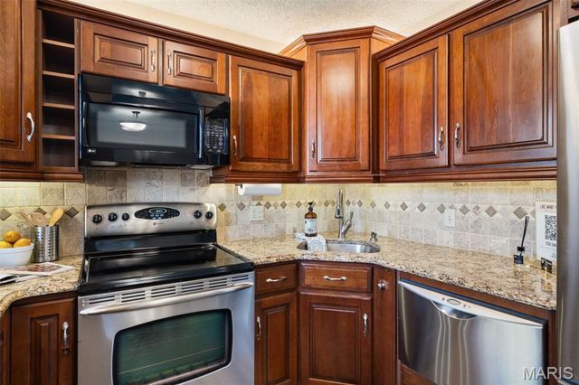 1530 Swallow Drive, Brentwood, MO 63144