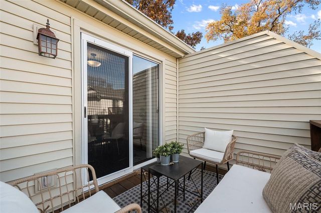 1530 Swallow Drive, Brentwood, MO 63144