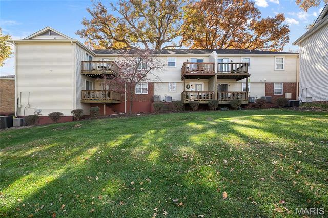 1530 Swallow Drive, Brentwood, MO 63144