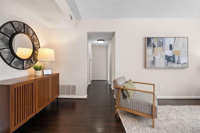 1530 Swallow Drive, Brentwood, MO 63144