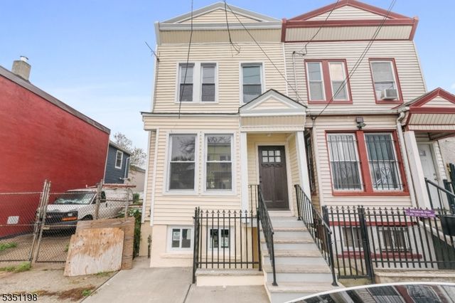 33 Emmet St, Newark City, NJ 07114