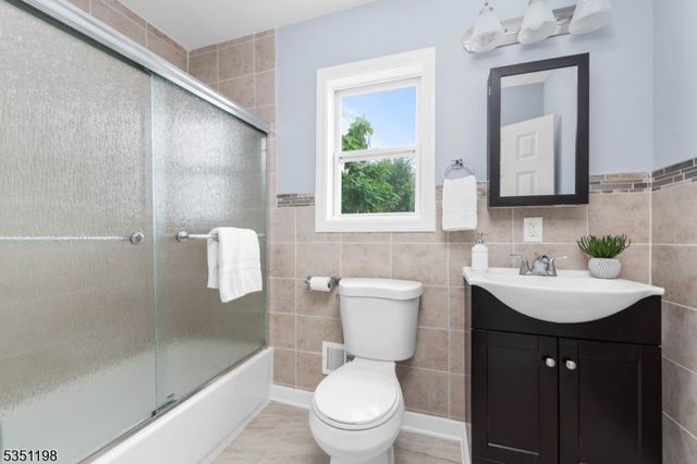 33 Emmet St, Newark City, NJ 07114