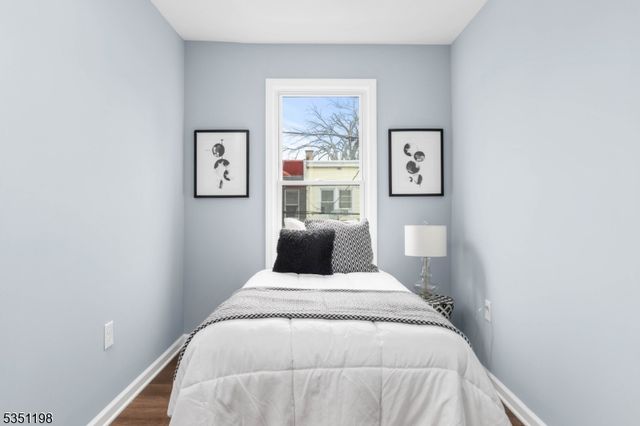 33 Emmet St, Newark City, NJ 07114