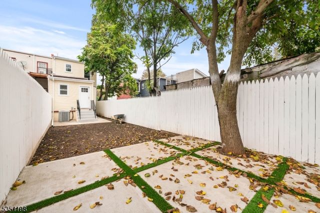 33 Emmet St, Newark City, NJ 07114