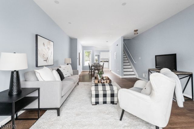 33 Emmet St, Newark City, NJ 07114