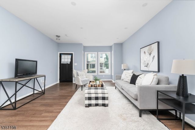 33 Emmet St, Newark City, NJ 07114