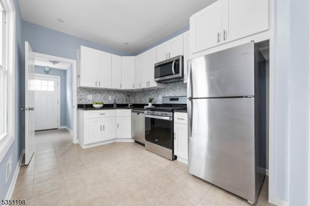 33 Emmet St, Newark City, NJ 07114