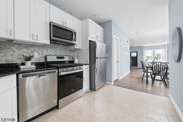 33 Emmet St, Newark City, NJ 07114