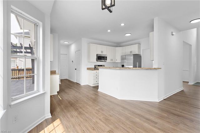 892 Daniel Maloney DR, Virginia Beach, VA 23464