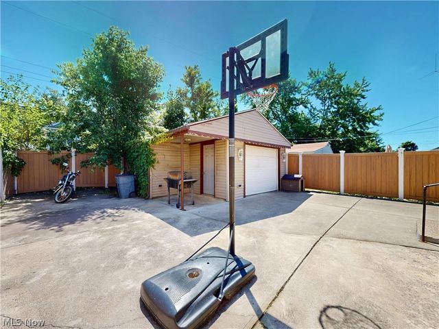 3073 W 116th Street, Cleveland, OH 44111