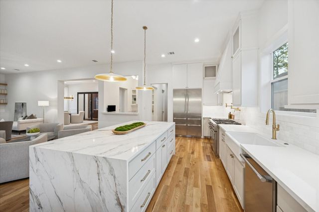 1330 Richelieu Lane, Houston, TX 77018