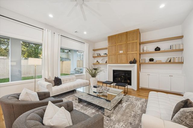 1330 Richelieu Lane, Houston, TX 77018