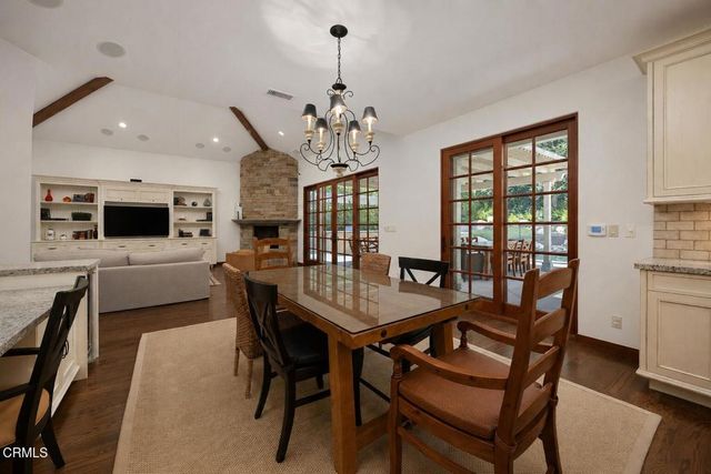 1925 Tondolea Lane, La Canada Flintridge, CA 91011