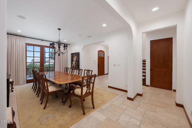 1925 Tondolea Lane, La Canada Flintridge, CA 91011