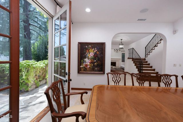 1925 Tondolea Lane, La Canada Flintridge, CA 91011