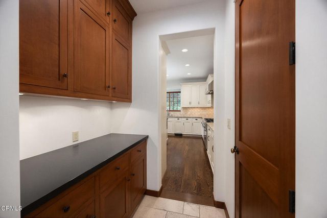 1925 Tondolea Lane, La Canada Flintridge, CA 91011
