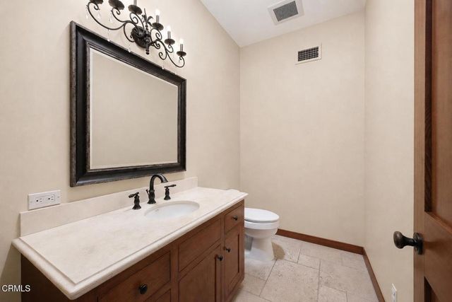 1925 Tondolea Lane, La Canada Flintridge, CA 91011
