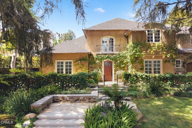 1925 Tondolea Lane, La Canada Flintridge, CA 91011