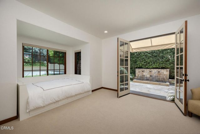 1925 Tondolea Lane, La Canada Flintridge, CA 91011