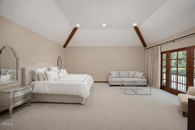 1925 Tondolea Lane, La Canada Flintridge, CA 91011