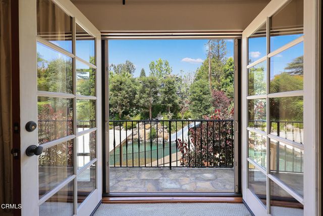1925 Tondolea Lane, La Canada Flintridge, CA 91011