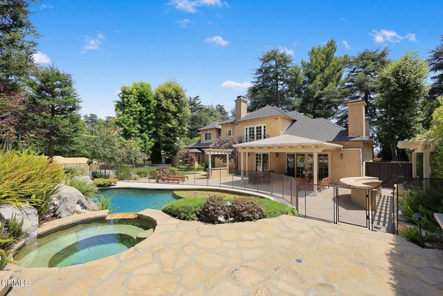 1925 Tondolea Lane, La Canada Flintridge, CA 91011