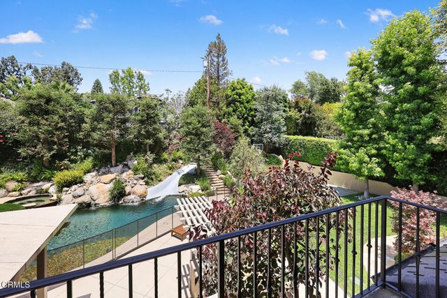 1925 Tondolea Lane, La Canada Flintridge, CA 91011