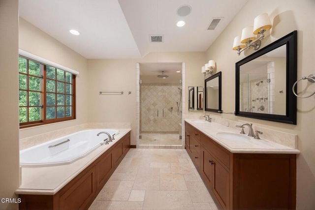 1925 Tondolea Lane, La Canada Flintridge, CA 91011