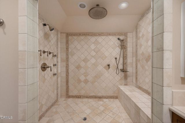 1925 Tondolea Lane, La Canada Flintridge, CA 91011