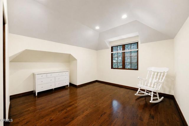 1925 Tondolea Lane, La Canada Flintridge, CA 91011