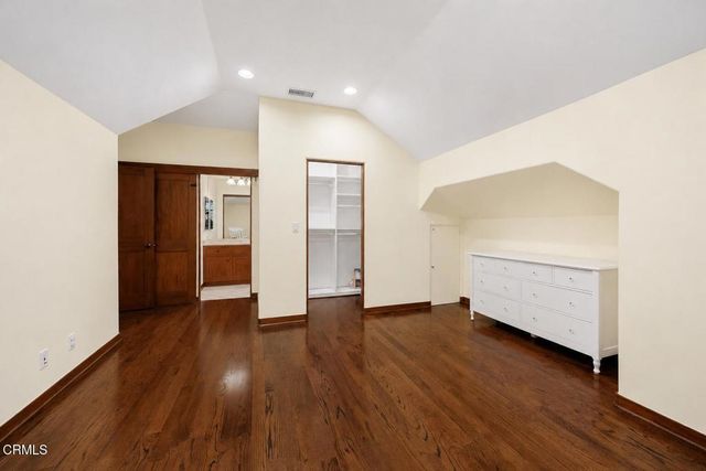 1925 Tondolea Lane, La Canada Flintridge, CA 91011