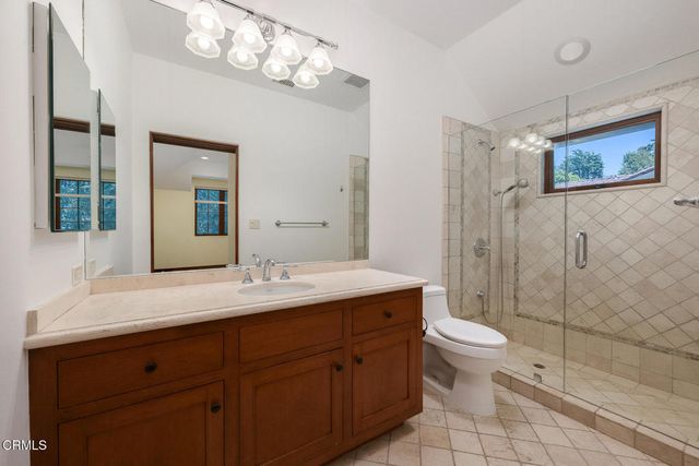 1925 Tondolea Lane, La Canada Flintridge, CA 91011