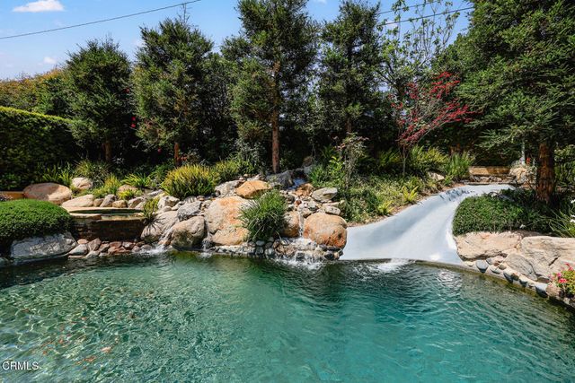 1925 Tondolea Lane, La Canada Flintridge, CA 91011
