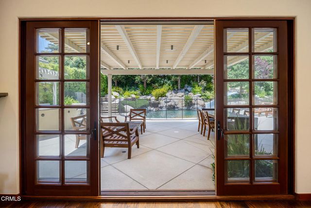 1925 Tondolea Lane, La Canada Flintridge, CA 91011