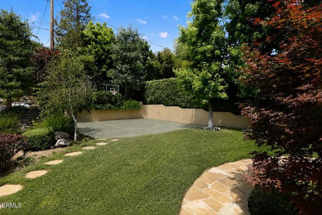 1925 Tondolea Lane, La Canada Flintridge, CA 91011
