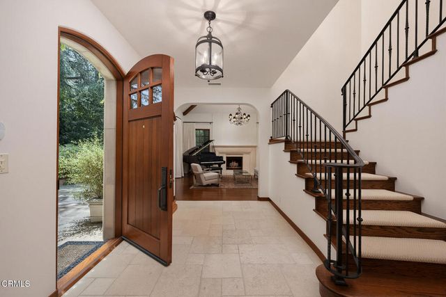 1925 Tondolea Lane, La Canada Flintridge, CA 91011