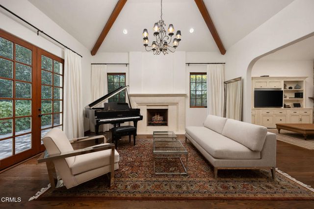 1925 Tondolea Lane, La Canada Flintridge, CA 91011
