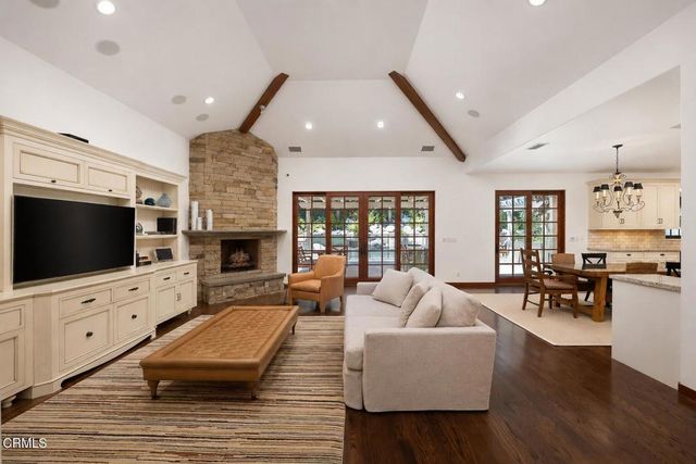 1925 Tondolea Lane, La Canada Flintridge, CA 91011