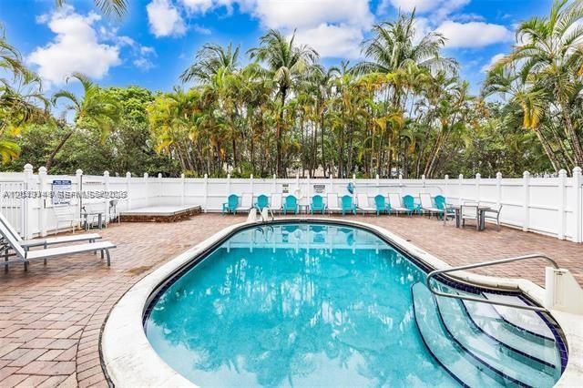 1892 NE 46th St B7, Fort Lauderdale, FL 33308