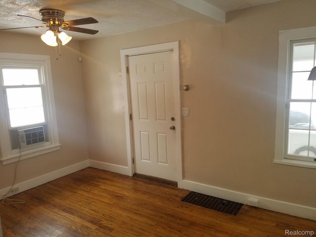 460 Nebraska Avenue, Pontiac, MI 48341