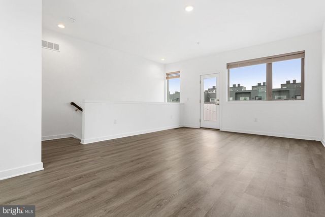 3121 BEACHVIEW LN, Philadelphia, PA 19125