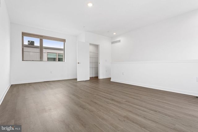 3121 BEACHVIEW LN, Philadelphia, PA 19125